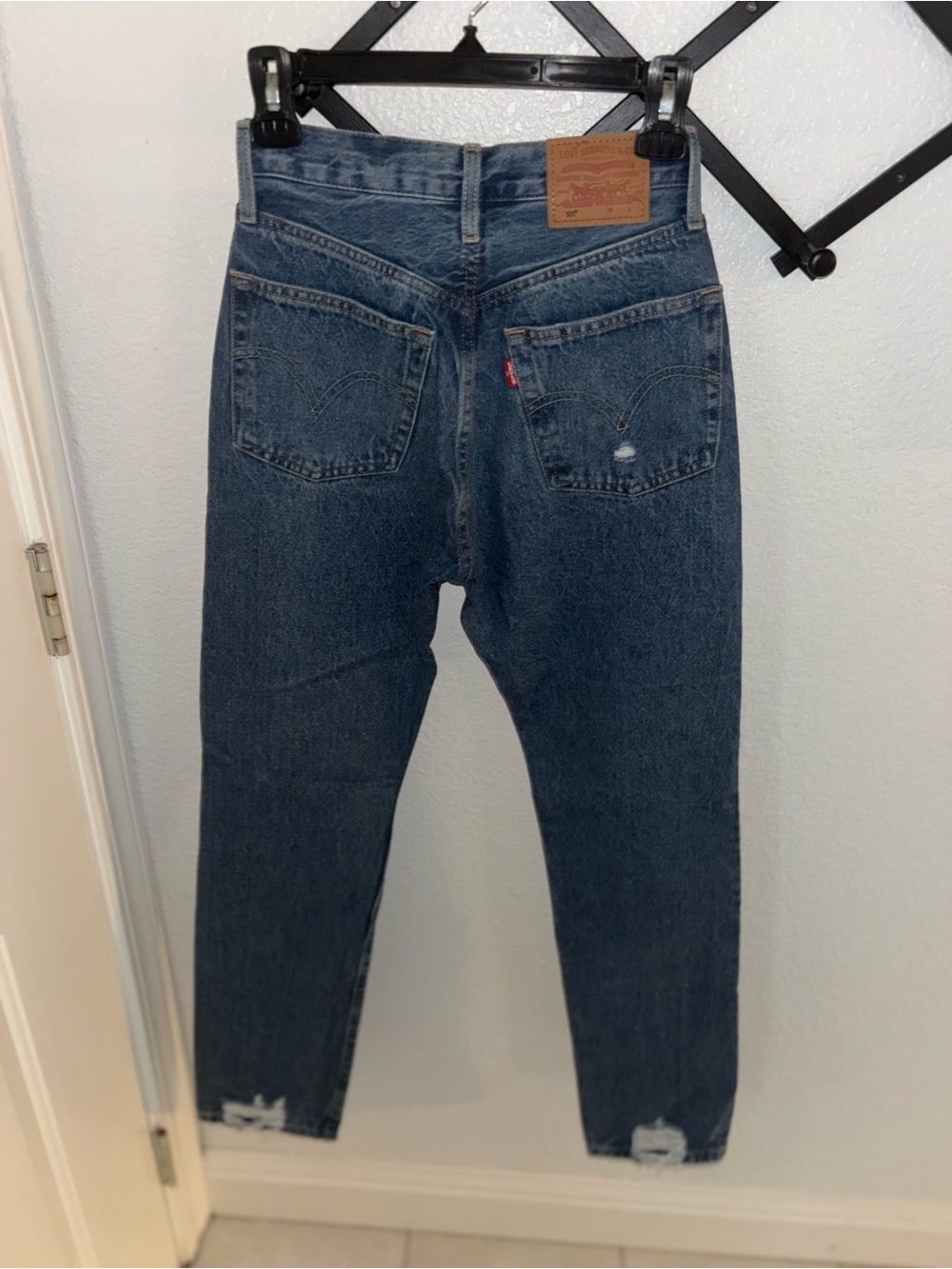 Levi’s Premium 501 Distressed Straight Leg Jeans Medium Wash Women’s 25 - Picture 4 of 4